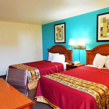Courtesy Inn Del City Exterior photo